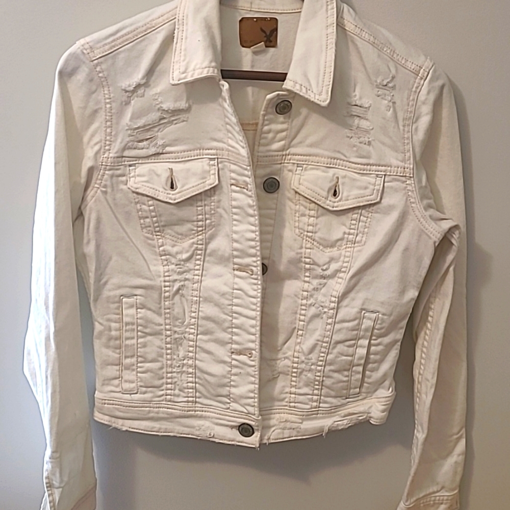 American Eagle Distressed White Denim Jacket Size Medium Jean Jacket